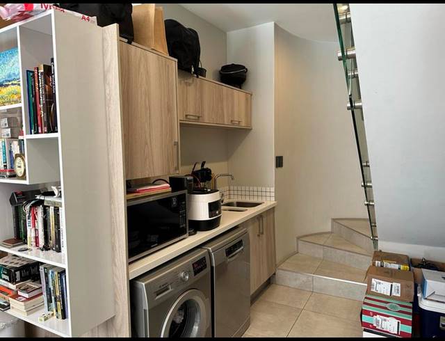 2 BEDROOM PROPERTY TO RENT IN MENLO PARK